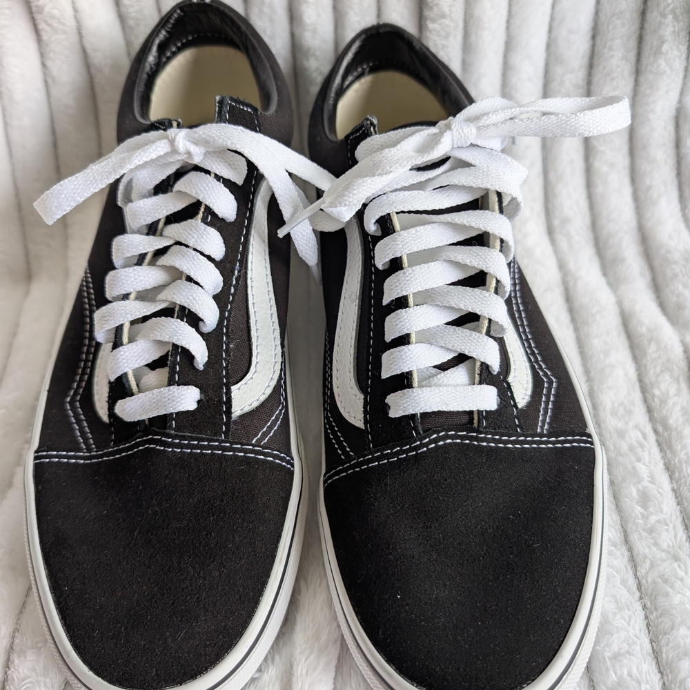 Vans Men's 7.5 Or Women's 9 Black and White Sneakers. Brand New.